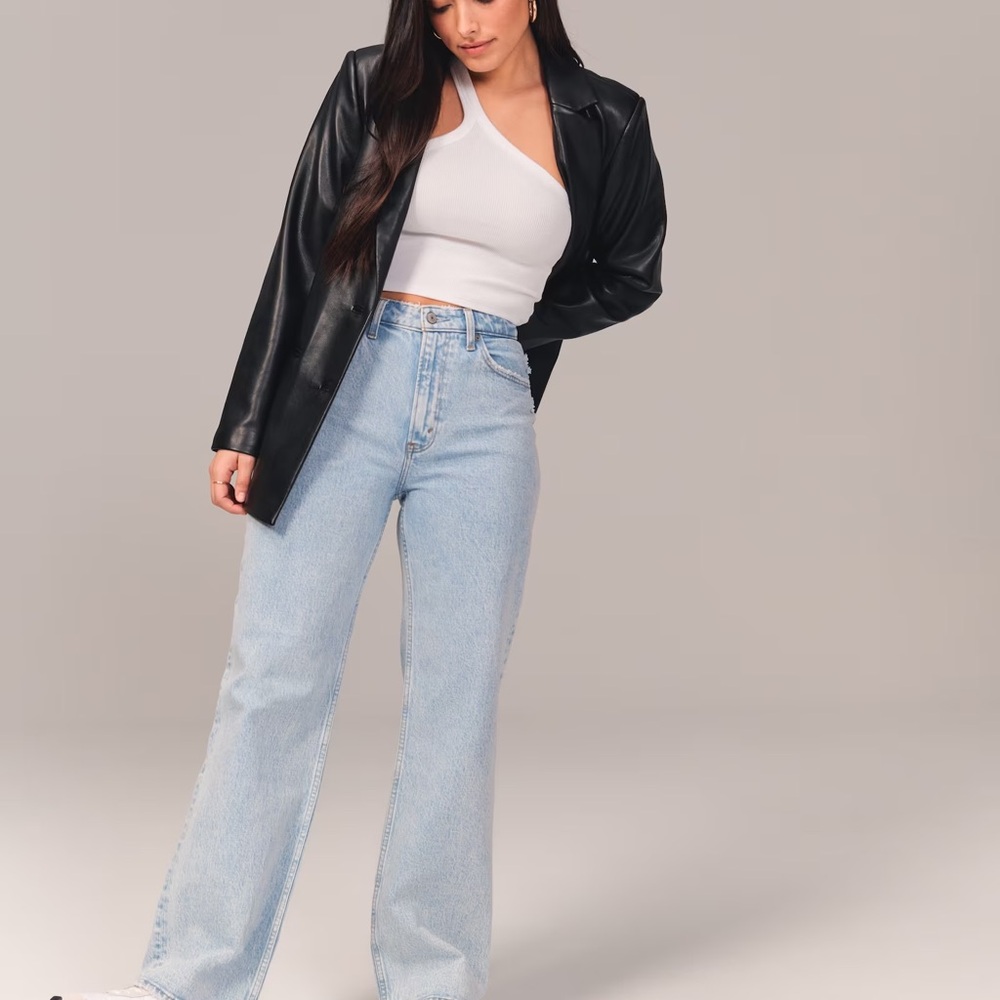 Abercrombie & Fitch 90s High Rise Curve Love Relaxed Jean